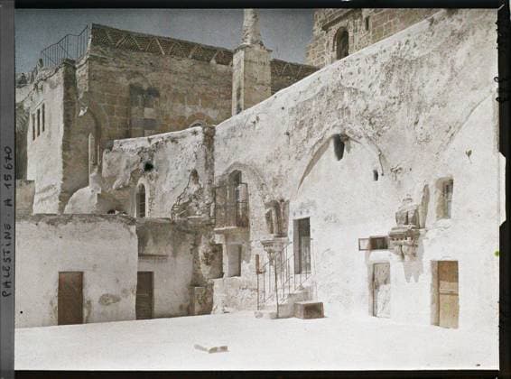 RECORD DATE NOT STATED Jerusalem, Palestine terrace of the Sainte-HÃ lene church , 1918 - Near East, Egypt, Palestine, Cyprus - Paul Castelnau (photographic section of the armies) - (January 9 -October 6) (French - ï»¿JÃ rusalem , Palestine Terrasse de l Eglise Sainte-HÃ lene). Church, Christianity, Terrace, Religious Architecture, Religion , Habitat , Architecture, Palestine, Jerusalem, Abyssinian monks on the Ste HÃ lene terrace Copyright: xpiemagsx AKahnlpie020223-269 !ACHTUNG AUFNAHMEDATUM GESCHÄTZT!