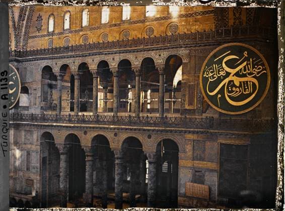 RECORD DATE NOT STATED Constantinople (current Istanbul), Turkey one of the galleries upstairs of the Aya Sophia Camii ( Sainte-Sophie Mosque ) , 1912 - Turkey - StÃ phane Passet - (September) (French - ï»¿Constantinople ( actuelle Istanbul ) , Turquie Une des galeries en Ã tage de la Aya Sophia Camii ( Â«mosquÃ e Sainte-SophieÂ» )). Inner view, Islam, religious or votive inscription, arc , arcade , arceau, mosque, religious architecture, Habitat , Architecture , Religion , Inscription , information, Turkey, Constantinople, interior of Ste Sophie Copyright: xpiemagsx AKahnlpie020223-4966 !ACHTUNG AUFNAHMEDATUM GESCHÄTZT!