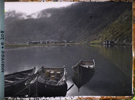 RECORD DATE NOT STATED Gudvanger, norvege panorama you willlage a du noeröfjord , 1910 - Voyage of Albert Kahn and Auguste LÃ on in Scandinavia - (August 9 - September 14) (French - ï»¿Gudvanger , Norvege Panorama du village et du Noeröfjord). Landscape, valley, exists in high definition, watercourse, boat, hydrography, agglomeration panorama, river transport , lake, Nature , Environment, HD, Housing , Architecture, Transport, Sweden, Gudvanger, the village and the Noeröfjord Copyright: xpiemagsx AKahnlpie020223-15852 !ACHTUNG AUFNAHMEDATUM GESCHÄTZT!