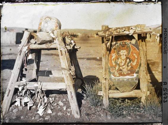 RECORD DATE NOT STATED Ourga, Mongolia devotion monuments with the effigy of a wrathful deity and a bodhisattva , 1913 - Mongolia - StÃ phane Passet - (July 6-25) (French - ï»¿Ourga , Mongolie Monuments de dÃ votion Ã l effigie d une divinitÃ courroucÃ e et d un bodhisattva). Buddhism, sacred animal, Tibetan rite Buddhism, represented animal , fantastic animal, religious practice, offering, altar, ex voto, painting, supernatural, bodhisattva, Religion, animal, art, human beings, Chine, Ourga, former vote Copyright: xpiemagsx AKahnlpie020223-1632 !ACHTUNG AUFNAHMEDATUM GESCHÄTZT!