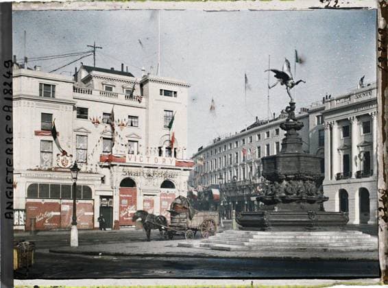 RECORD DATE NOT STATED Londes, AngleterRech Fontaine the L ange the La Chancutr Chienens The Alfred Gilred Gilbert Senbadilly Circusy Circus , 1919 - England - Fernand Cuville - (July 18-23) (French - ï»¿Londres , Angleterre Fontaine de l Ange de la charitÃ chrÃ tienne d Alfred Gilbert sur Picadilly Circus). Animal transport, floor lamp , reverber, exists in high definition, sculpture, commercial registration, street , neighborhood, fountain, flag, Transport , HD , Art , Inscription , information , Habitat , Architecture, Angleterre, Londes, Picadilly Circus Copyright: xpiemagsx AKahnlpie020223-3188 !ACHTUNG AUFNAHMEDATUM GESCHÄTZT!