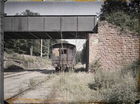 RECORD DATE NOT STATED Pfetterhouse, Haut-Rhin, Alsace, France Wagon serving as a command post , 1917 - Alsace - Paul Castelnau (photographic section of the armies) - (June) (French - ï»¿Pfetterhouse , Haut-Rhin , Alsace , France Wagon servant de Poste de Commandement). Civil engineering, front, rail transport, bridge, Habitat , architecture, First World War, Transport, Pfetterhone, wagon serving as a command post Copyright: xpiemagsx AKahnlpie020223-13463 !ACHTUNG AUFNAHMEDATUM GESCHÄTZT!