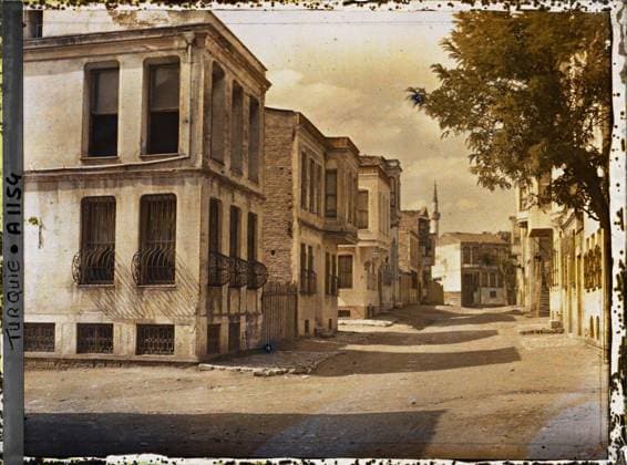 RECORD DATE NOT STATED Constantinople (current Istanbul), Turkey rue lined with houses , 1912 - Turkey - StÃ phane Passet - (September) (French - ï»¿Constantinople ( actuelle Istanbul ) , Turquie Rue bordÃ e de maisons). Housing, rue , Quartier, Habitat , Architecture, Turkey, Stamboul, an old neighborhood Copyright: xpiemagsx AKahnlpie020223-4999 !ACHTUNG AUFNAHMEDATUM GESCHÄTZT!