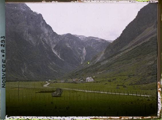 RECORD DATE NOT STATED On the road to Jotunheim, Norway Panorama de la VallÃ e , 1910 - Voyage of Albert Kahn and Auguste LÃ on in Scandinavia - (August 9 - September 14) (French - ï»¿Sur la route de Jotunheim , Norvege Panorama de la vallÃ e). Landscape, mont , mountain, valley, road, exists in high definition, rural architecture, Nature , Environment, HD, Habitat , Architecture, Sweden, Route de Jontunheim, valley Copyright: xpiemagsx AKahnlpie020223-15836 !ACHTUNG AUFNAHMEDATUM GESCHÄTZT!