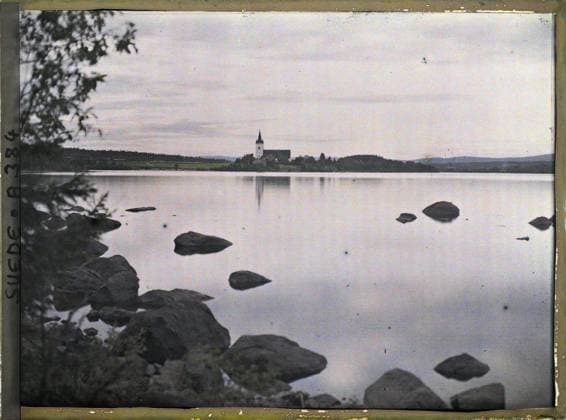 RECORD DATE NOT STATED Between Gävle and Falun, Sweden Lac de Svärdjö and eponymous church , 1910 - Voyage of Albert Kahn and Auguste LÃ on in Scandinavia - (August 9 - September 14) (French - ï»¿Entre Gävle et Falun , Suede Lac de Svärdjö et Ã glise Ã ponyme). Church, landscape, lake , pond, hydrography, religious architecture, Nature , Environment, Habitat , Architecture, Gefle road to Falun. Swamp Copyright: xpiemagsx AKahnlpie020223-5152 !ACHTUNG AUFNAHMEDATUM GESCHÄTZT!