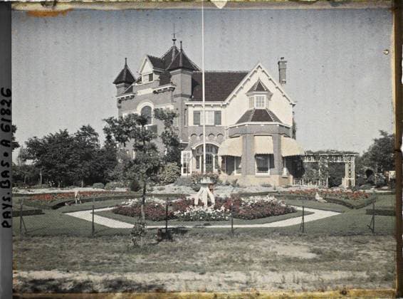 RECORD DATE NOT STATED Schevengue, The Hague, the Netherlands Hutdrown House , 1929 - Netherlands - StÃ phane Passet - (August 17-31) (French - ï»¿Scheveningue , La Haye , Pays-Bas Maison hollandaise). Housing, Park , Garden, Habitat , Architecture, Holland, Schvenining, type of Dutch house Copyright: xpiemagsx AKahnlpie020223-17669 !ACHTUNG AUFNAHMEDATUM GESCHÄTZT!