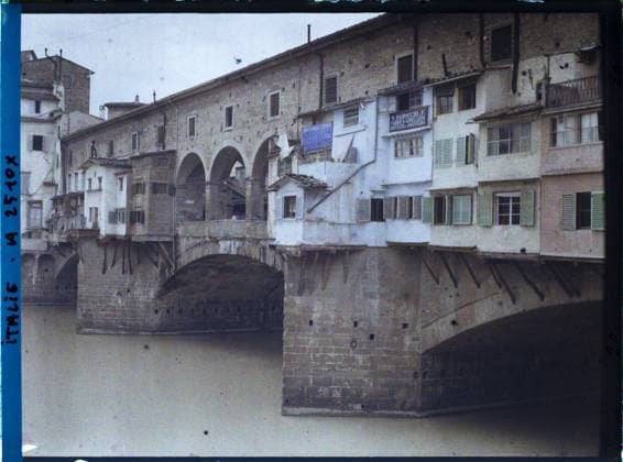 RECORD DATE NOT STATED Florence, Italie Le Ponte Vecchio , 1913 - Balkans, Italy - Jean Brunhes and Auguste LÃ on - (September - October 23) (French - ï»¿Florence , Italie Le Ponte Vecchio). Boutique , store, advertising, river, civil engineering, commercial registration, housing, crafts, arc , arcade , arceau, renaissance, bridge, Economic activity, housing , architecture, registration , information, art, Italy, Florence, the Vecchio bridge, seen very closely towards upstream Copyright: xpiemagsx AKahnlpie020223-15899 !ACHTUNG AUFNAHMEDATUM GESCHÄTZT!