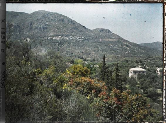 RECORD DATE NOT STATED Surroundings of Corfu, Greece the village and the landscape of Agii Deka , 1913 - Balkans, Italy - Jean Brunhes and Auguste LÃ on - (September - October 23) (French - ï»¿Environs de Corfou , Grece Le village et le paysage d Agii Deka). Landscape, Mont , Mountain, agglomeration panorama, vegetation , botany, Nature , Environment, Habitat , Architecture, Greece, Corfu, the village and the landscape of Hagi-deka Copyright: xpiemagsx AKahnlpie020223-3495 !ACHTUNG AUFNAHMEDATUM GESCHÄTZT!