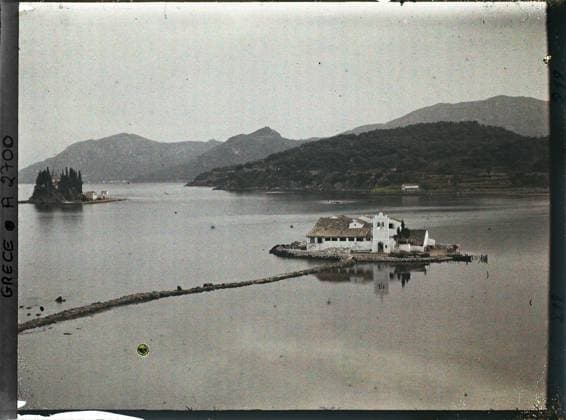 RECORD DATE NOT STATED Kante , GÉ›r chrce lama Îµ BANE , 1913 - Balkans, Italy - Jean Brunhes and Auguste LÃ on - (September - October 23) (French - ï»¿Kanoni , Grece La presqu ile de Kanoni). Landscape, island, sea , ocean, Christianity, monastery, agglomeration panorama, religious architecture, Nature , Environment, Religion, Habitat , Architecture, Greece, Corfu, Canoni: the 2 islands taken a little further Copyright: xpiemagsx AKahnlpie020223-3518 !ACHTUNG AUFNAHMEDATUM GESCHÄTZT!