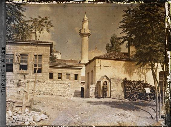RECORD DATE NOT STATED Constantinople (current Istanbul), Turkey a fire station , 1912 - Turkey - StÃ phane Passet - (September) (French - ï»¿Constantinople ( actuelle Istanbul ) , Turquie Une caserne de pompiers). Minaret, public civil architecture, guard station, barracks, firefighter, administration, mosque, religious architecture, man, Habitat , architecture, society, human beings, Turkey, Stamboul, fire station Copyright: xpiemagsx AKahnlpie020223-5000 !ACHTUNG AUFNAHMEDATUM GESCHÄTZT!