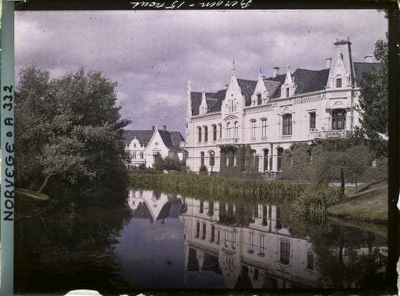 RECORD DATE NOT STATED Bergen, Norway mansions in Nygardsparken park , 1910 - Voyage of Albert Kahn and Auguste LÃ on in Scandinavia - (August 9 - September 14) (French - ï»¿Bergen , Norvege HÃ tels particuliers dans le parc Nygardsparken). Available in high definition, public civil architecture, lake , pond, street , neighborhood, rebirth, park , garden, HD , Habitat , Architecture , Art, Bergen , Jardin public Copyright: xpiemagsx AKahnlpie020223-15878 !ACHTUNG AUFNAHMEDATUM GESCHÄTZT!