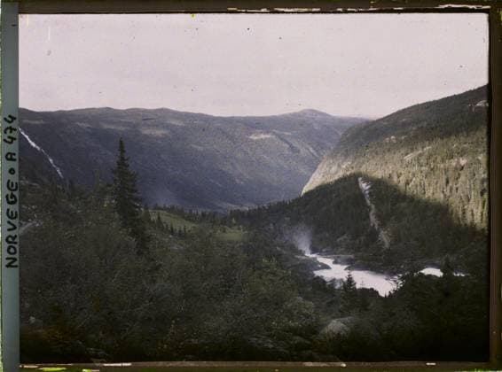 RECORD DATE NOT STATED Rjukan, Norway Panorama de la VallÃ e. , 1910 - Voyage of Albert Kahn and Auguste LÃ on in Scandinavia - (August 9 - September 14) (French - ï»¿Rjukan , Norvege Panorama de la vallÃ e.). Landscape, mont , mountain, conifer, valley, forest , wood, exists in high definition, watercourses, hydrography, Nature , Environment, HD, Rjukan, Rjukan (Telemarken) Province de Telemarken Copyright: xpiemagsx AKahnlpie020223-15980 !ACHTUNG AUFNAHMEDATUM GESCHÄTZT!