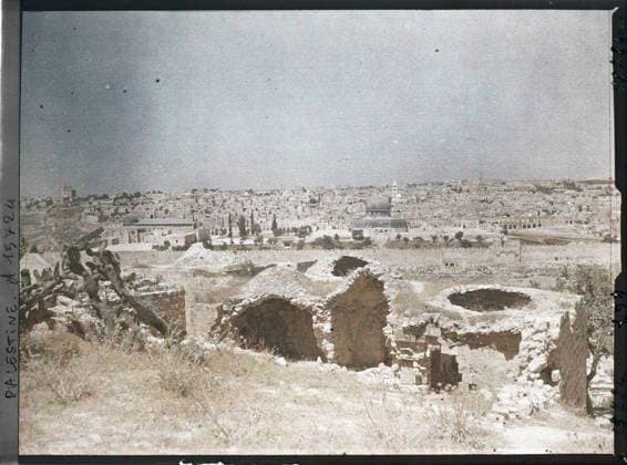 RECORD DATE NOT STATED Jerusalem, Palestine Panorama of Jerusalem from Mount of Olives , 1918 - Near East, Egypt, Palestine, Cyprus - Paul Castelnau (photographic section of the armies) - (January 9 -October 6) (French - ï»¿JÃ rusalem , Palestine Panorama de JÃ rusalem depuis le mont des Oliviers). Church, Christianity, Orthodox Church, Archaeological Vestige, Islam, Antiquity, Mosque, Agglomeration Panorama, Vegetation , Botanical, Rempart, Religion, housing , architecture, art, nature , environment, Palestine, Jerusalem, Mosque El Aksa Copyright: xpiemagsx AKahnlpie020223-297 !ACHTUNG AUFNAHMEDATUM GESCHÄTZT!