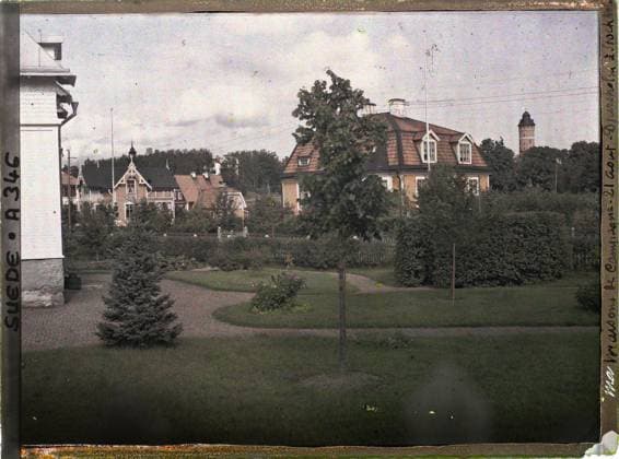 RECORD DATE NOT STATED Djursholm road to Stockholm, Sweden a set of homes , 1910 - Voyage of Albert Kahn and Auguste LÃ on in Scandinavia - (August 9 - September 14) (French - ï»¿Route de Djursholm Ã Stockholm , Suede Un ensemble d habitations). Housing, Park , Garden, Tank, Habitat , Architecture, Country houses - August 21 - Djursholm in Stockholm (preceded by Ma , but it may be an error: the author had started writing the word houses with another pencil - sea 30, 08, 04) Djursholm route in Stockholm Copyright: xpiemagsx AKahnlpie020223-3066 !ACHTUNG AUFNAHMEDATUM GESCHÄTZT!
