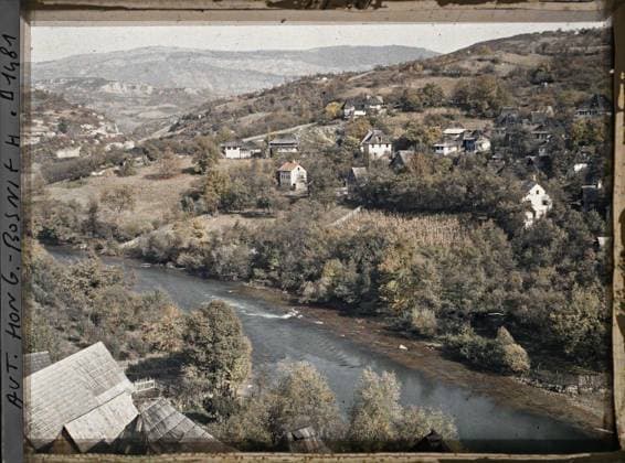 RECORD DATE NOT STATED Jajce, Bosnia and Herzegovina Last houses in Jajce , 1912 - Balkans, Italy - Jean Brunhes and Auguste LÃ on - (October 13 - 27) (French - ï»¿Jajce , Bosnie-HerzÃ govine Dernieres maisons de Jajce). Landscape, river, hydrography, agglomeration panorama, Nature , Environment, Habitat , Architecture, Bosnia, Jajce, last houses in Jajce Copyright: xpiemagsx AKahnlpie020223-6326 !ACHTUNG AUFNAHMEDATUM GESCHÄTZT!