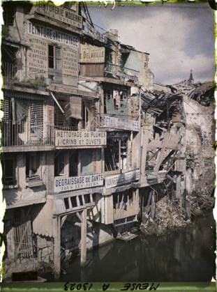 RECORD DATE NOT STATED Verdun , France , 1917 - North of France, Belgium - Paul Castelnau (photographic section of the armies) - (September 1-5) (French - ï»¿Verdun , France). Boutique , store, river, stilts, commercial registration, home, balcony , loggia, ruins, front, bombardment, rubble, Economic activity, registration , information, housing , architecture, First World War, France, Verdun, edges Meuse Copyright: xpiemagsx AKahnlpie020223-21142 !ACHTUNG AUFNAHMEDATUM GESCHÄTZT!
