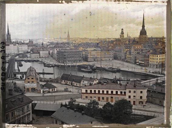 RECORD DATE NOT STATED Stockholm, Sweden seen from the Katarinahissen elevator , 1910 - Voyage of Albert Kahn and Auguste LÃ on in Scandinavia - (August 9 - September 14) (French - ï»¿Stockholm , Suede Vue prise de l ascenseur Katarinahissen). Echafaudage , Shape, shop , store, work, civil engineering, exists in high definition, boat, hydrography, port, maritime transport, agglomeration panorama, rail transport, river , lake transport, religious architecture, Economic activity, Habitat , Architecture, HD, Nature , Environment, Transport, Stockholm, Panorama Copyright: xpiemagsx AKahnlpie020223-3067 !ACHTUNG AUFNAHMEDATUM GESCHÄTZT!