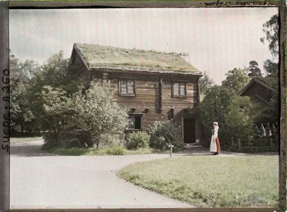 RECORD DATE NOT STATED Stockholm, Sweden Rural Wooden Home in the province of Blekinge, an outdoor museum of Skansen , 1910 - Voyage of Albert Kahn and Auguste LÃ on in Scandinavia - (August 9 - September 14) (French - ï»¿Stockholm , Suede Habitation rurale en bois de la province de Blekinge , musÃ e en plein air de Skansen). Woman, costume, agriculture , breeding, hive, roof, home, Human beings, clothing, economic activity, housing , architecture, 24 AoÃ»t. Stockholm. Skansen. Hasejostapellen against BiffÃ (Ferme Bleking Stugan. Stockholm, Skansen Blekinskugan Copyright: xpiemagsx AKahnlpie020223-5116 !ACHTUNG AUFNAHMEDATUM GESCHÄTZT!