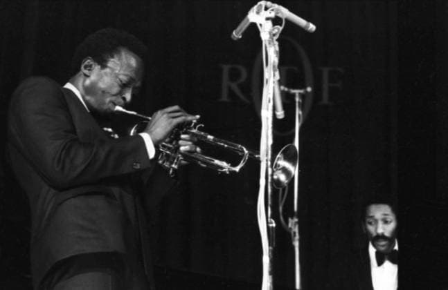 - Concert Miles Davis - 6 11 1967 - France Ile-de-France (region) Paris - Miles Davis and Ron Carter at the Miles Davis Concert, Salle Pleyel, 6 November 1967  PhilippexGrasx xLexPictorium LePictorium_0274042