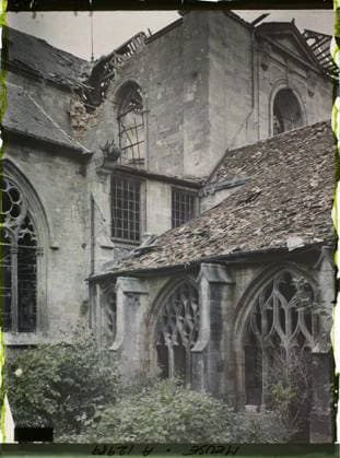 RECORD DATE NOT STATED Verdun , France , 1917 - North of France, Belgium - Paul Castelnau (photographic section of the armies) - (September 1-5) (French - ï»¿Verdun , France). Cloister, ruins, front, bombing, medium age, renaissance, pediment, carved decor, rubble, religious architecture, First World War, Art, Habitat , Architecture, Verdun, cloister Copyright: xpiemagsx AKahnlpie020223-21109 !ACHTUNG AUFNAHMEDATUM GESCHÄTZT!