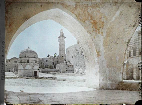 RECORD DATE NOT STATED Jerusalem, Palestine DÃ me de Soliman, seen from a porch , 1918 - Near East, Egypt, Palestine, Cyprus - Paul Castelnau (photographic section of the armies) - (January 9 -October 6) (French - ï»¿JÃ rusalem , Palestine DÃ me de Soliman , vue depuis un porche). Islam, minaret, public civil architecture, arc , arcade , arceau, dome , dome, religious architecture, Religion , Habitat , Architecture, Palestine, Jerusalem, in Haram Esch SchÃ rif Copyright: xpiemagsx AKahnlpie020223-284 !ACHTUNG AUFNAHMEDATUM GESCHÄTZT!