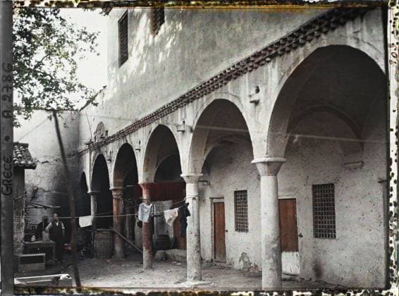 RECORD DATE NOT STATED Athens, Greece Court of an old Turkish Medic (Koranic University) , 1913 - Balkans, Italy - Jean Brunhes and Auguste LÃ on - (September - October 23) (French - ï»¿Athenes , Grece Cour d une ancienne Medresse ( UniversitÃ coranique ) turque). Islam, exists in high definition, public civil architecture, portico, domestic life, religious education, arc , arcade , arceau, higher education, courtyard, Religion, HD, housing , architecture, daily life, teaching, Greece, Athens, interior courtyard in arcades of an old Turkish madamesa Copyright: xpiemagsx AKahnlpie020223-4317 !ACHTUNG AUFNAHMEDATUM GESCHÄTZT!