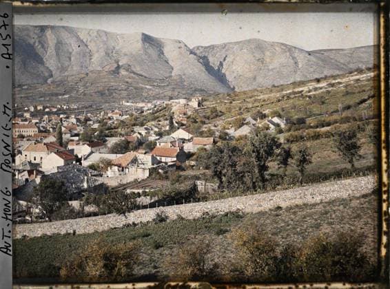 RECORD DATE NOT STATED Mostar, Bosnia and Herzegovina seen from Mostar set , 1912 - Balkans, Italy - Jean Brunhes and Auguste LÃ on - (October 13 - 27) (French - ï»¿Mostar , Bosnie-HerzÃ govine Vue d ensemble de Mostar). Landscape, valley, agglomeration panorama, Nature , Environment, Habitat , Architecture, Bosnia, Mostar, view of Mostar set Copyright: xpiemagsx AKahnlpie020223-6403 !ACHTUNG AUFNAHMEDATUM GESCHÄTZT!