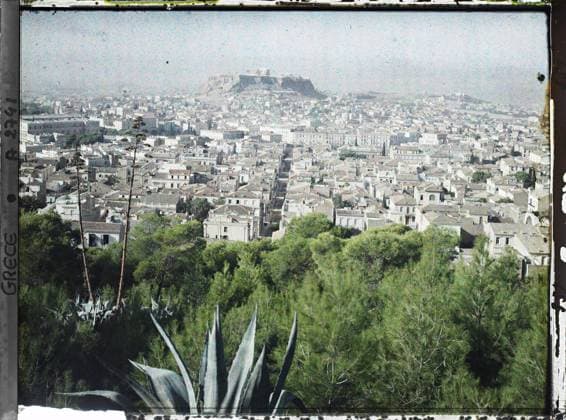 RECORD DATE NOT STATED Athens, Greece Panorama on the city towards the Acropolis, from Mount Lycabette , 1913 - Balkans, Italy - Jean Brunhes and Auguste LÃ on - (September - October 23) (French - ï»¿Athenes , Grece Panorama sur la ville vers l Acropole , depuis le Mont Lycabette). Mont , Mountain, agglomeration panorama, vegetation , botany, Habitat , architecture, nature , environment, Greece, Athens, Acropolis View of the Lycabette Copyright: xpiemagsx AKahnlpie020223-4325 !ACHTUNG AUFNAHMEDATUM GESCHÄTZT!