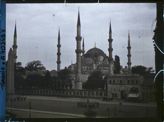 RECORD DATE NOT STATED Constantinople (current Istanbul), Turkey on the left, the ObÃ lisque de ThÃ odose on Place At Meydani and Sultan Ahmet Camii ( Blue Mosque ) , 1912 - Turkey - StÃ phane Passet - (September) (French - ï»¿Constantinople ( actuelle Istanbul ) , Turquie A gauche , l obÃ lisque de ThÃ odose sur la place At Meydani et la Sultan Ahmet Camii ( Â« mosquÃ e Bleue Â» )). Obelisk, archaeological vestige, Islam, minaret, place, antiquity, mosque, religious architecture, Habitat , Architecture , Religion , Art Copyright: xpiemagsx AKahnlpie020223-18817 !ACHTUNG AUFNAHMEDATUM GESCHÄTZT!