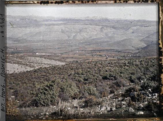 RECORD DATE NOT STATED Surroundings of Mostar, Bosnia and Herzegovina General View of the Neretva Valley , 1912 - Balkans, Italy - Jean Brunhes and Auguste LÃ on - (October 13 - 27) (French - ï»¿Environs de Mostar , Bosnie-HerzÃ govine Vue gÃ nÃ rale de la vallÃ e de la Neretva). River, valley, hydrography, vegetation , botany, Nature , Environment, Bosnia, Mostar, general view of the Narenta valley Copyright: xpiemagsx AKahnlpie020223-6406 !ACHTUNG AUFNAHMEDATUM GESCHÄTZT!