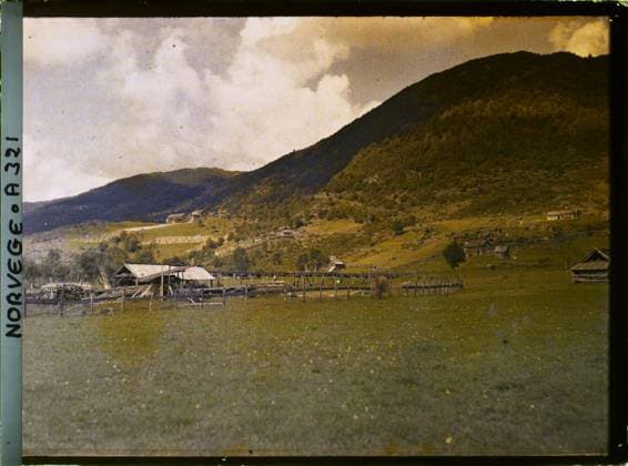 RECORD DATE NOT STATED Stalheim, firm norway and fields in the valley , 1910 - Voyage of Albert Kahn and Auguste LÃ on in Scandinavia - (August 9 - September 14) (French - ï»¿Stalheim , Norvege Fermes et champs dans la vallÃ e). Landscape, Mont , Mountain, Agriculture , Breeding, Valley, Field, Rural Architecture, Nature , Environment, Economic Activity, Habitat , Architecture, They stalheim Ã umheim Copyright: xpiemagsx AKahnlpie020223-15864 !ACHTUNG AUFNAHMEDATUM GESCHÄTZT!