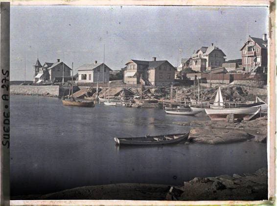 RECORD DATE NOT STATED Surroundings of Göteborg, Sweden Small vacation port , 1910 - Voyage of Albert Kahn and Auguste LÃ on in Scandinavia - (August 9 - September 14) (French - ï»¿Environs de Göteborg , Suede Petit port de villÃ giature). Civil engineering, boat, home, fishing , sea trades, hydrography, port, maritime transport, Habitat , architecture, economic activity, nature , environment, transport, Sweden, Gothembourg Copyright: xpiemagsx AKahnlpie020223-3060 !ACHTUNG AUFNAHMEDATUM GESCHÄTZT!