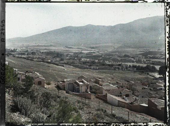 RECORD DATE NOT STATED Surroundings of Athens, Greece the Ilissos valley which bathes the plain of Athens , 1913 - Balkans, Italy - Jean Brunhes and Auguste LÃ on - (September - October 23) (French - ï»¿Environs d Athenes , Grece La vallÃ e de l Ilissos qui baigne la plaine d Athenes). Valley, river, hydrography, agglomeration panorama, Nature , Environment, Habitat , Architecture, Greece, Athens, the Hisson valley, cultivated land, a little red or blonde Copyright: xpiemagsx AKahnlpie020223-4313 !ACHTUNG AUFNAHMEDATUM GESCHÄTZT!