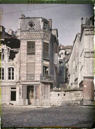 RECORD DATE NOT STATED Verdun , France , 1917 - North of France, Belgium - Paul Castelnau (photographic section of the armies) - (September 1-5) (French - ï»¿Verdun , France). Commercial registration, decorative arts, balcony , loggia, ruins, front, bombardment, rubble, grid, Registration , information, art, First World War, France, Verdun, rue BarricadÃ e Copyright: xpiemagsx AKahnlpie020223-21124 !ACHTUNG AUFNAHMEDATUM GESCHÄTZT!