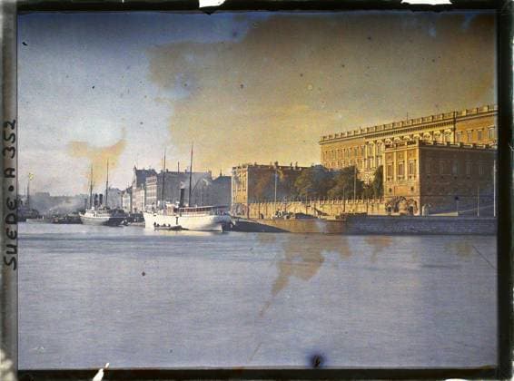 RECORD DATE NOT STATED Stockholm, Sweden seen from the Kungliga Slottet (Royal Palace) from the Blasieholmshamnen (Quai de Blasieholmen) , 1910 - Voyage of Albert Kahn and Auguste LÃ on in Scandinavia - (August 9 - September 14) (French - ï»¿Stockholm , Suede Vue du Kungliga Slottet ( Palais Royal ) depuis le Blasieholmenshamnen ( quai de Blasieholmen )). Quay, boat, shipping, palace , castle, Transport , Habitat , Architecture, Stockholm, Rade Copyright: xpiemagsx AKahnlpie020223-3069 !ACHTUNG AUFNAHMEDATUM GESCHÄTZT!
