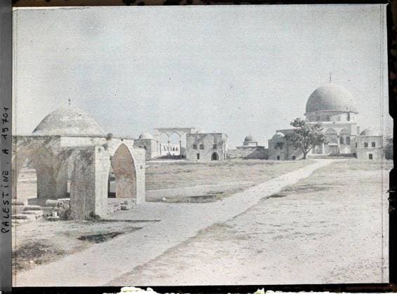 RECORD DATE NOT STATED Jerusalem, Palestine northern view of the Sacred Esplanade (Haram El Sherif) , 1918 - Near East, Egypt, Palestine, Cyprus - Paul Castelnau (photographic section of the armies) - (January 9 -October 6) (French - ï»¿JÃ rusalem , Palestine Vue septentrionale de l Esplanade SacrÃ e ( Haram el Sherif )). Islam, arc , arcade , arceau, mosque, religious architecture, Religion , Habitat , Architecture, Palestine, Jerusalem, Haram-Esch-SchÃ rif, Mosque of Omar Copyright: xpiemagsx AKahnlpie020223-5063 !ACHTUNG AUFNAHMEDATUM GESCHÄTZT!