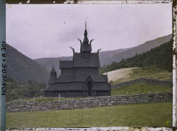 RECORD DATE NOT STATED Jotunheim, Norway the church , 1910 - Voyage of Albert Kahn and Auguste LÃ on in Scandinavia - (August 9 - September 14) (French - ï»¿Jotunheim , Norvege L Ã glise). Church, roof, valley, exists in high definition, carved decor, religious architecture, HD , Habitat , Architecture, Sweden, Jotunheim, old Church Copyright: xpiemagsx AKahnlpie020223-15847 !ACHTUNG AUFNAHMEDATUM GESCHÄTZT!