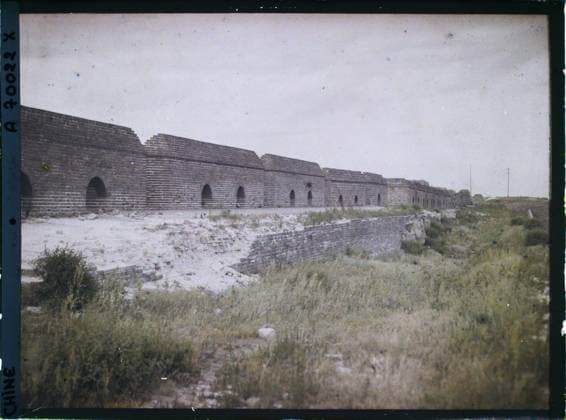 RECORD DATE NOT STATED Moukden, China Biancheng ( outdoor city ) , 1912 - China - StÃ phane Passet (French - ï»¿Moukden , Chine Biancheng ( Â« ville ExtÃ rieure Â» )). Fortified architecture, fortifications, dilapidation , insalubrity, rampart, Habitat , Architecture Copyright: xpiemagsx AKahnlpie020223-18063 !ACHTUNG AUFNAHMEDATUM GESCHÄTZT!