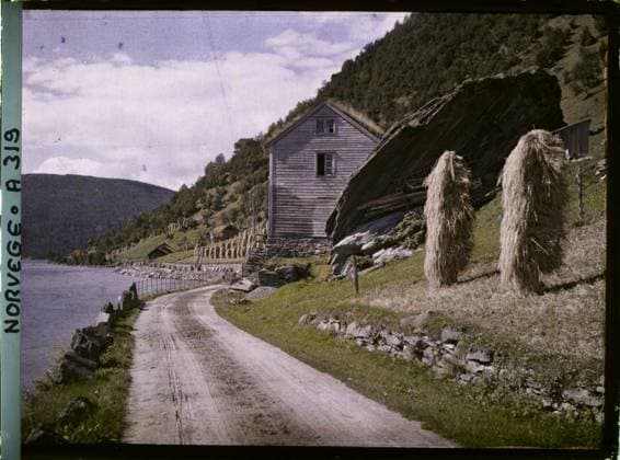 RECORD DATE NOT STATED Stalheim, firm norway and lake on the road from Stalheim to Opheim , 1910 - Voyage of Albert Kahn and Auguste LÃ on in Scandinavia - (August 9 - September 14) (French - ï»¿Stalheim , Norvege Ferme et lac sur la route de Stalheim Ã Opheim). Landscape, agriculture , breeding, hay, valley, road, farm, exists in high definition, lake , pond, rural architecture, hydrography, Nature , Environment, Economic Activity, HD, Habitat , Architecture, Stalheim road to Upheim Farm and Lake Copyright: xpiemagsx AKahnlpie020223-15863 !ACHTUNG AUFNAHMEDATUM GESCHÄTZT!