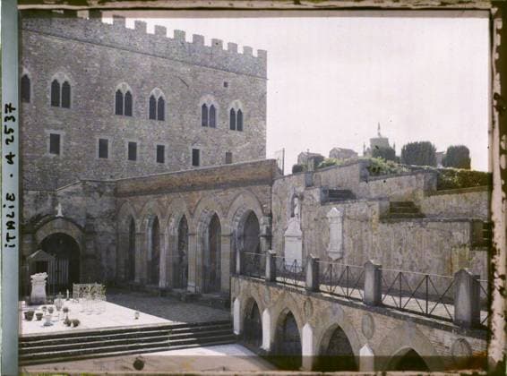 RECORD DATE NOT STATED Florence, Italy fortress of the hill of San Miniato , 1913 - Balkans, Italy - Jean Brunhes and Auguste LÃ on - (September - October 23) (French - ï»¿Florence , Italie Forteresse de la colline de San Miniato). Staircase, fortified architecture, fortress, arc , arcade , arceau, Renaissance, Habitat , Architecture , Art, Italy, Florence, S. Miniato seen from the fortress which is next to the Church Copyright: xpiemagsx AKahnlpie020223-15925 !ACHTUNG AUFNAHMEDATUM GESCHÄTZT!