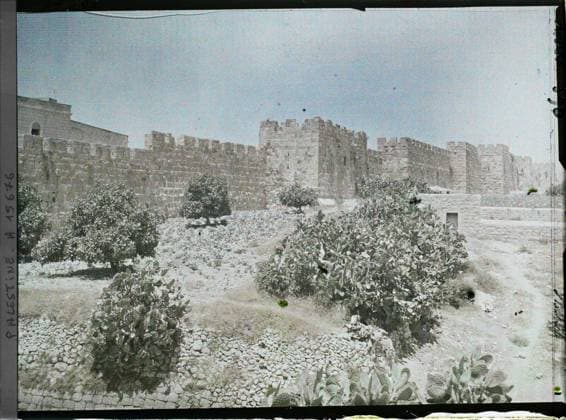 RECORD DATE NOT STATED Jerusalem, Palestine the ramparts of the city, on the east side , 1918 - Near East, Egypt, Palestine, Cyprus - Paul Castelnau (photographic section of the armies) - (January 9 -October 6) (French - ï»¿JÃ rusalem , Palestine Les remparts de la ville , cÃ tÃ est). Fortified architecture, vegetation , botany, rampart, Habitat , architecture, nature , environment, Palestine, Jerusalem, the ramparts is Copyright: xpiemagsx AKahnlpie020223-268 !ACHTUNG AUFNAHMEDATUM GESCHÄTZT!