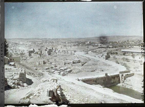 RECORD DATE NOT STATED Jerusalem, Palestine Panorama of Birket Es Sultan in the Hinnom Valley , 1918 - Near East, Egypt, Palestine, Cyprus - Paul Castelnau (photographic section of the armies) - (January 9 -October 6) (French - ï»¿JÃ rusalem , Palestine Panorama de Birket es Sultan dans la vallÃ e du Hinnom). Civil engineering, dam, hydraulic installation, agglomeration panorama, Habitat , Architecture, Palestine, Jerusalem, Hinnom valley, Birket Es Soultan Copyright: xpiemagsx AKahnlpie020223-301 !ACHTUNG AUFNAHMEDATUM GESCHÄTZT!
