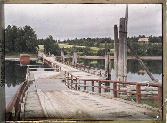 RECORD DATE NOT STATED Winf, Sweden the floating bridge on the Öterdalälven , 1910 - Voyage of Albert Kahn and Auguste LÃ on in Scandinavia - (August 9 - September 14) (French - ï»¿Gagnef , Suede Le pont flottant sur l Österdalälven). Civil engineering, river, hydrography, bridge, Habitat , architecture, nature , environment, Mora, the bridge Copyright: xpiemagsx AKahnlpie020223-5184 !ACHTUNG AUFNAHMEDATUM GESCHÄTZT!
