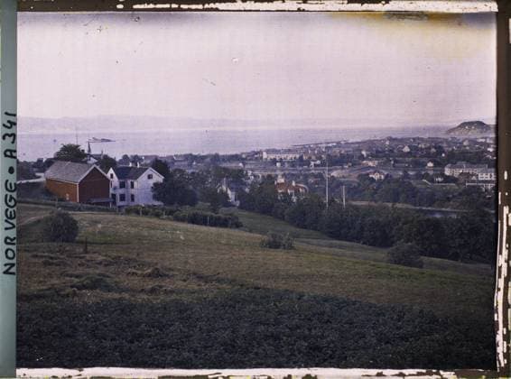 RECORD DATE NOT STATED Trondhjem, Norway Panorama on the city , 1910 - Voyage of Albert Kahn and Auguste LÃ on in Scandinavia - (August 9 - September 14) (French - ï»¿Trondhjem , Norvege Panorama sur la ville). Sea , ocean, hydrography, port, agglomeration panorama, Nature , Environment, Habitat , Architecture, Trondjhem, sight of the whole Copyright: xpiemagsx AKahnlpie020223-15945 !ACHTUNG AUFNAHMEDATUM GESCHÄTZT!