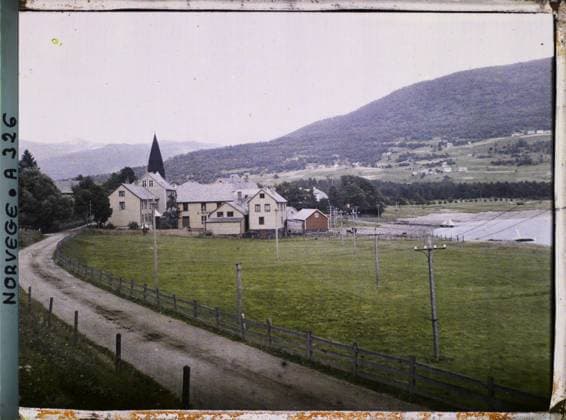 RECORD DATE NOT STATED Voss, Norway seen from the village , 1910 - Voyage of Albert Kahn and Auguste LÃ on in Scandinavia - (August 9 - September 14) (French - ï»¿Voss , Norvege Vue du village). Landscape, electrical installation, valley, road, rural architecture, agglomeration panorama, Nature , Environment, Habitat , Architecture, Voos , Village Copyright: xpiemagsx AKahnlpie020223-15871 !ACHTUNG AUFNAHMEDATUM GESCHÄTZT!