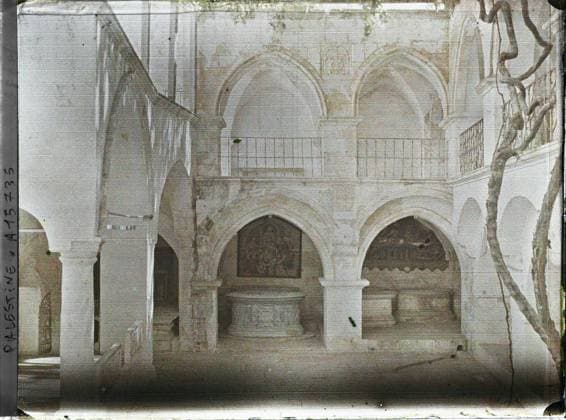 RECORD DATE NOT STATED Jerusalem, Palestine Interior Court of the CaÃ¯phhe house , 1918 - Near East, Egypt, Palestine, Cyprus - Paul Castelnau (photographic section of the armies) - (January 9 -October 6) (French - ï»¿JÃ rusalem , Palestine Cour intÃ rieure de la maison de CaÃ¯phe). Tomb, Christianity, sculpture, public civil architecture, painting, arc , arcade , arceau, Religion , Art , Habitat , Architecture, Palestine, Jerusalem, Caiche house (currently Armenian convent) Copyright: xpiemagsx AKahnlpie020223-303 !ACHTUNG AUFNAHMEDATUM GESCHÄTZT!