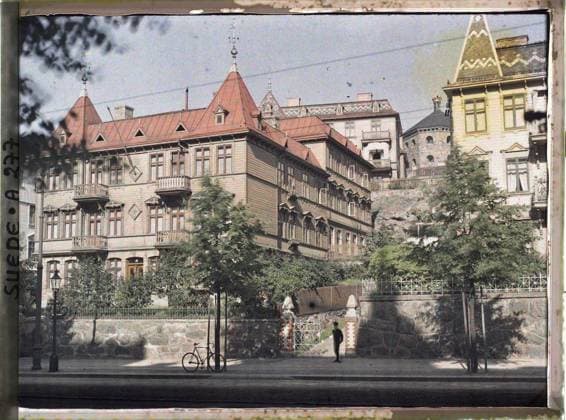 RECORD DATE NOT STATED Gothenburg, Sweden LinnÃ Street , 1910 - Voyage of Albert Kahn and Auguste LÃ on in Scandinavia - (August 9 - September 14) (French - ï»¿Göteborg , Suede La rue LinnÃ ). Cycling transport, home, fortified architecture, street , district, fortress, Transport , Habitat , Architecture, Sweden, Gothembourg Copyright: xpiemagsx AKahnlpie020223-3062 !ACHTUNG AUFNAHMEDATUM GESCHÄTZT!