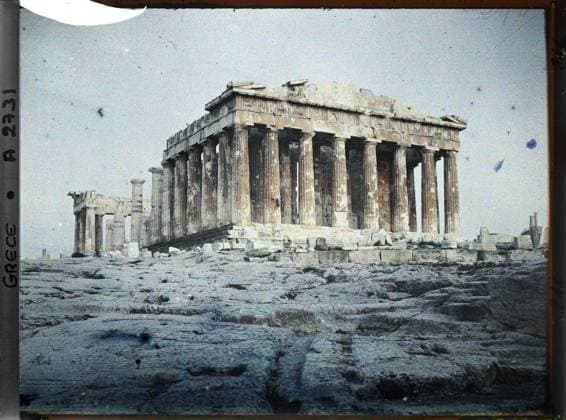 RECORD DATE NOT STATED Athens, Greece on the Acropolis, the Parthenon. Overall view (with the outdoor colonnade) on the west side , 1913 - Balkans, Italy - Jean Brunhes and Auguste LÃ on - (September - October 23) (French - ï»¿Athenes , Grece Sur l Acropole , le ParthÃ non. Vue d ensemble ( avec la colonnade extÃ rieure ) du cÃ tÃ ouest). Temple, archaeological vestige, portico, column, Greco-Roman polytheism, Antiquity, Fronton, religious architecture, Habitat , Architecture , Religion , Art, Greece, Athens, the entire parthenon lit in the sun Copyright: xpiemagsx AKahnlpie020223-4354 !ACHTUNG AUFNAHMEDATUM GESCHÄTZT!
