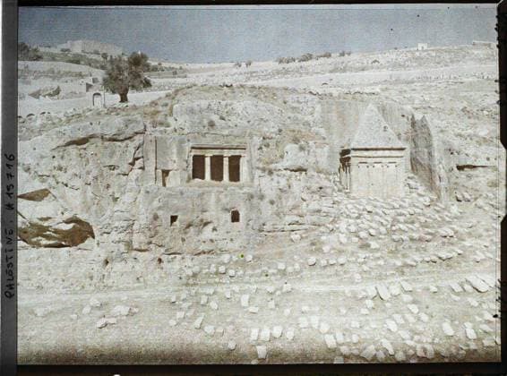 RECORD DATE NOT STATED Is from Jerusalem, Palestine Tombings of Zachari and Jacques , 1918 - Near East, Egypt, Palestine, Cyprus - Paul Castelnau (photographic section of the armies) - (January 9 -October 6) (French - ï»¿Est de JÃ rusalem , Palestine Tombeaux de Zachari et de Jacques). Mount , Mountain, tomb, cemetery, Judaism, archaeological vestige, funeral architecture, antiquity, vegetation , botany, Religion, housing , architecture, art, nature , environment, Palestine, Jerusalem, Josaphat valley: tombs of Zacharie and St Jacques Copyright: xpiemagsx AKahnlpie020223-291 !ACHTUNG AUFNAHMEDATUM GESCHÄTZT!