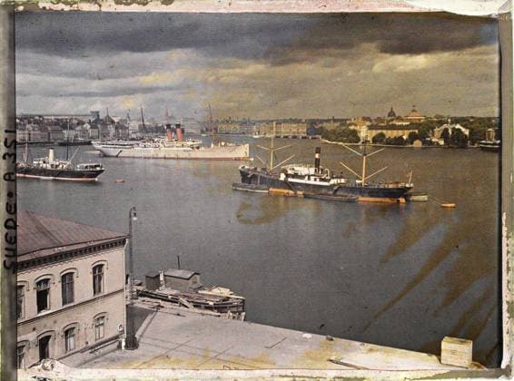 RECORD DATE NOT STATED Stockholm, Suede Vue Prise du Quartier Sud de Södermalm Verse Le Saltsjön , 1910 - Voyage of Albert Kahn and Auguste LÃ on in Scandinavia - (August 9 - September 14) (French - ï»¿Stockholm , Suede Vue prise du quartier sud de Södermalm vers le Saltsjön). Civil engineering, boat, hydrography, port, maritime transport, agglomeration panorama, Habitat , architecture, nature , environment, transport, Stockholm, Panorama Copyright: xpiemagsx AKahnlpie020223-3072 !ACHTUNG AUFNAHMEDATUM GESCHÄTZT!
